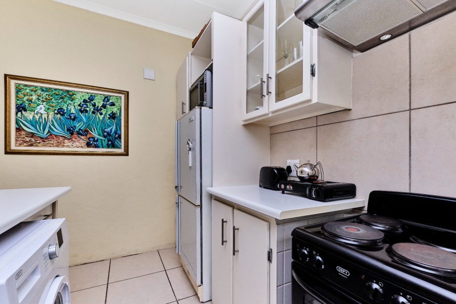 To Let 1 Bedroom Property for Rent in Linden Gauteng