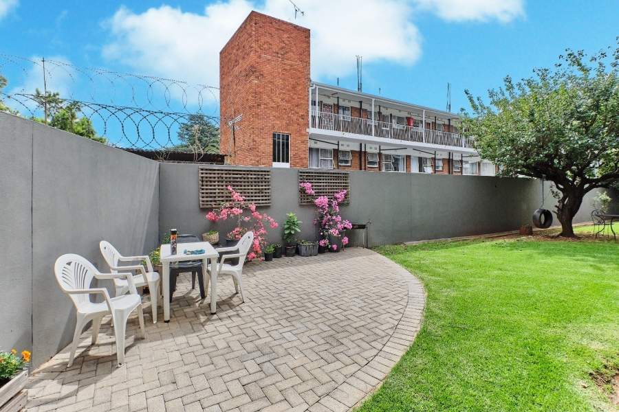 To Let 1 Bedroom Property for Rent in Linden Gauteng