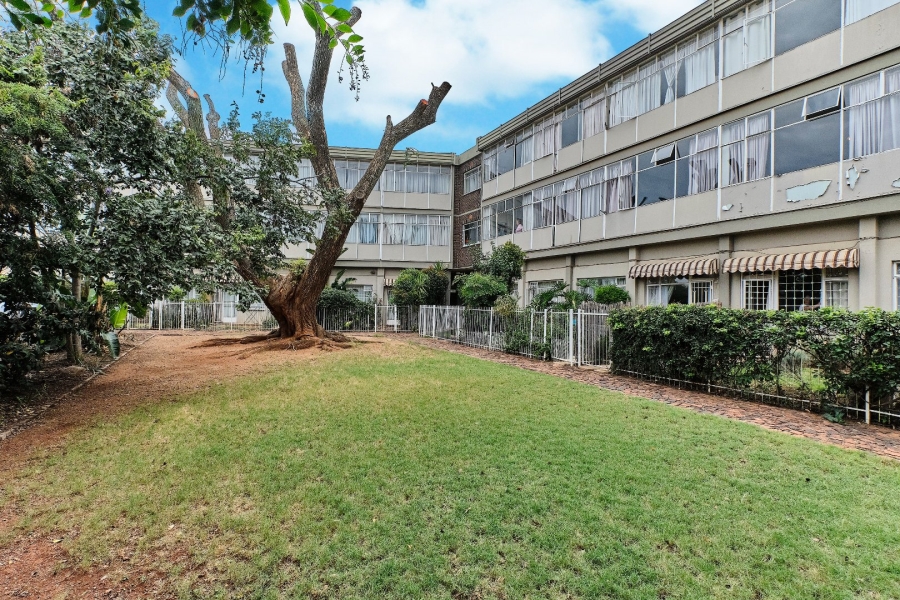 To Let 1 Bedroom Property for Rent in Linden Gauteng