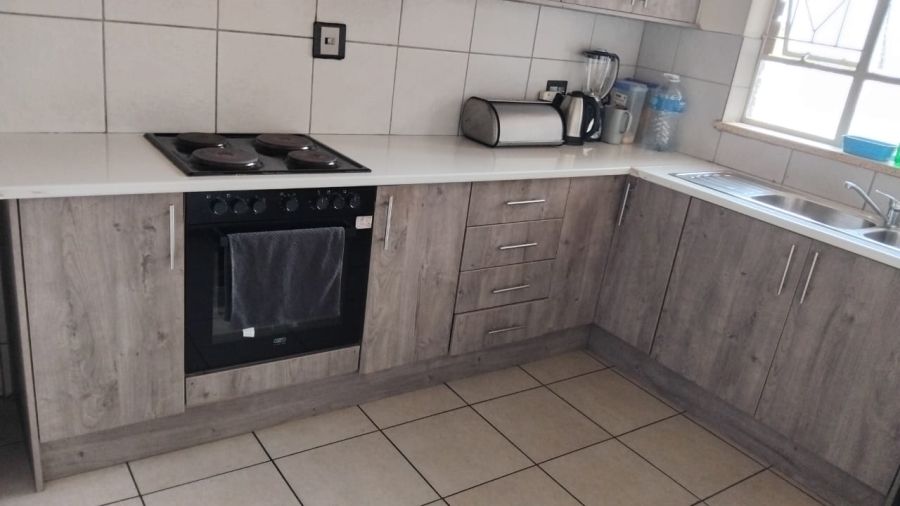 To Let 2 Bedroom Property for Rent in Germiston South Gauteng