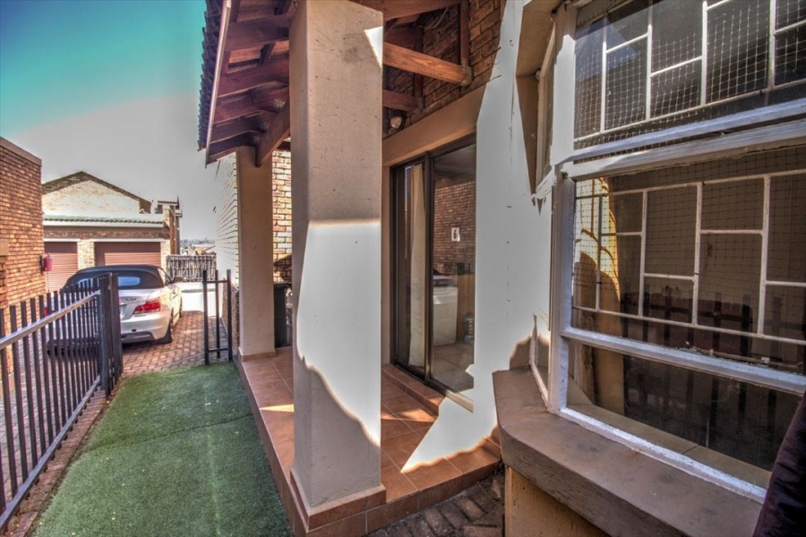 2 Bedroom Property for Sale in Birchleigh Gauteng