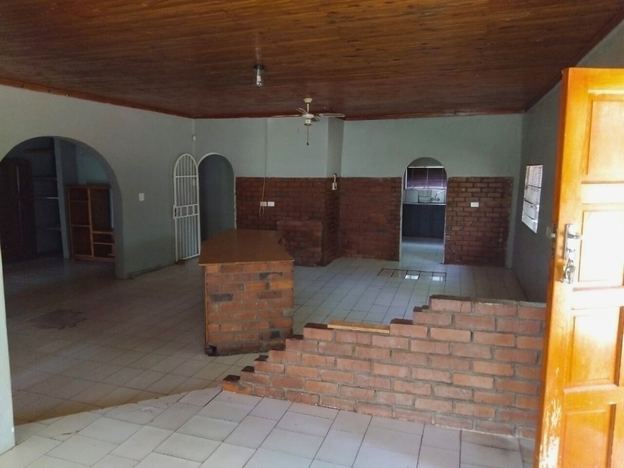 Commercial Property for Sale in Lusthof Gauteng