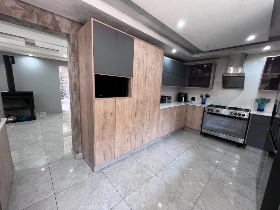 5 Bedroom Property for Sale in Meyersdal Gauteng