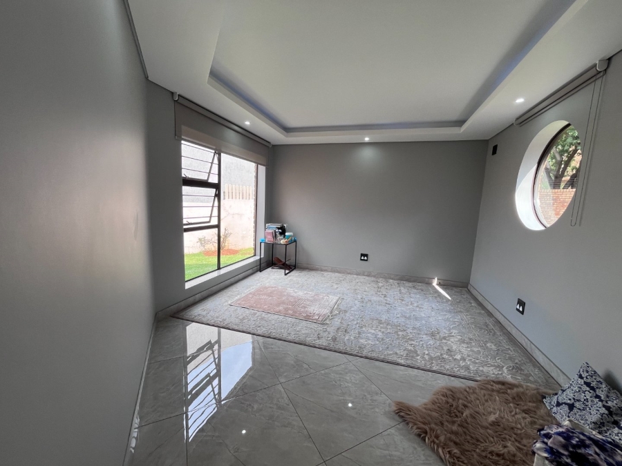 5 Bedroom Property for Sale in Meyersdal Gauteng