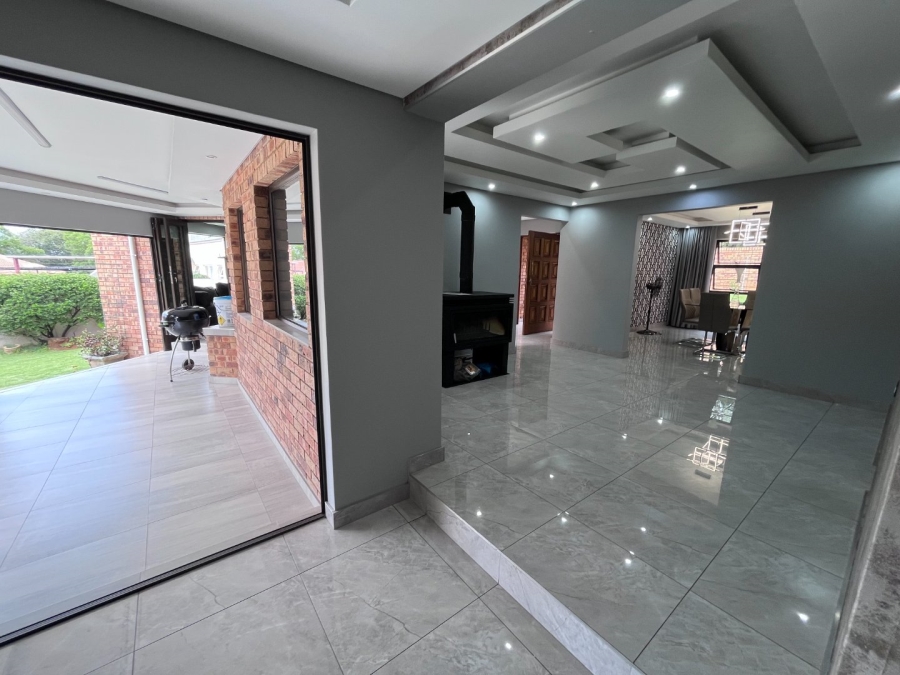 5 Bedroom Property for Sale in Meyersdal Gauteng