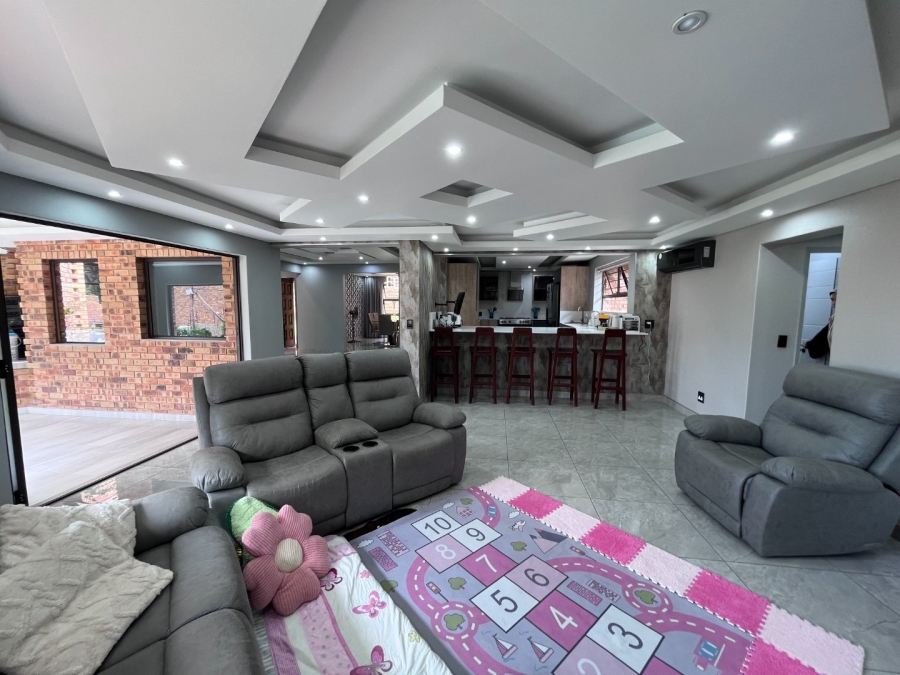 5 Bedroom Property for Sale in Meyersdal Gauteng