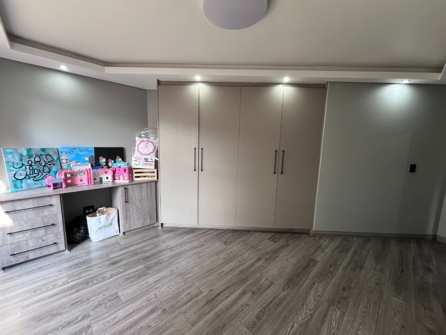 5 Bedroom Property for Sale in Meyersdal Gauteng