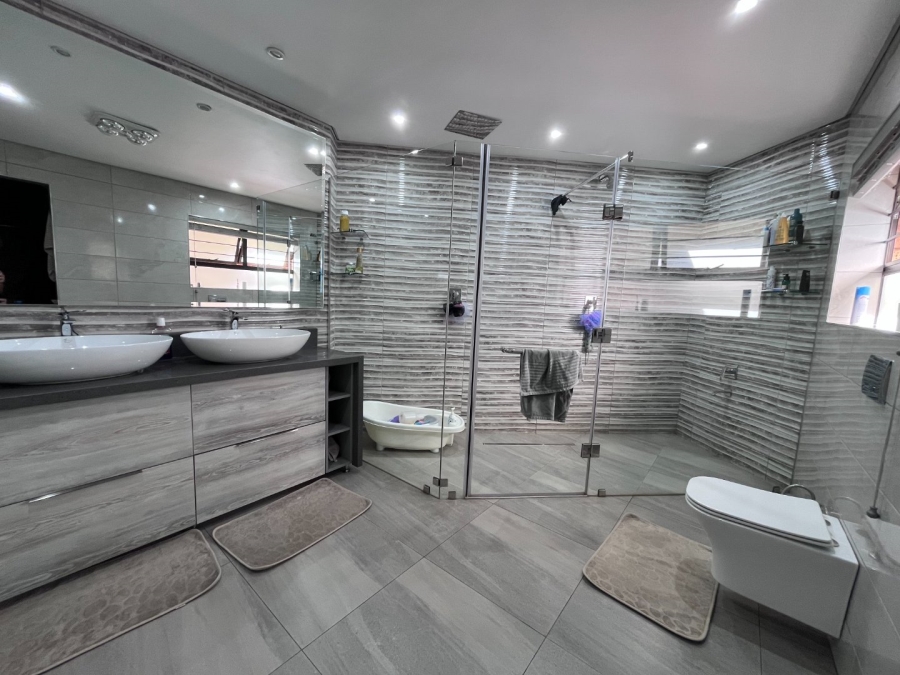 5 Bedroom Property for Sale in Meyersdal Gauteng