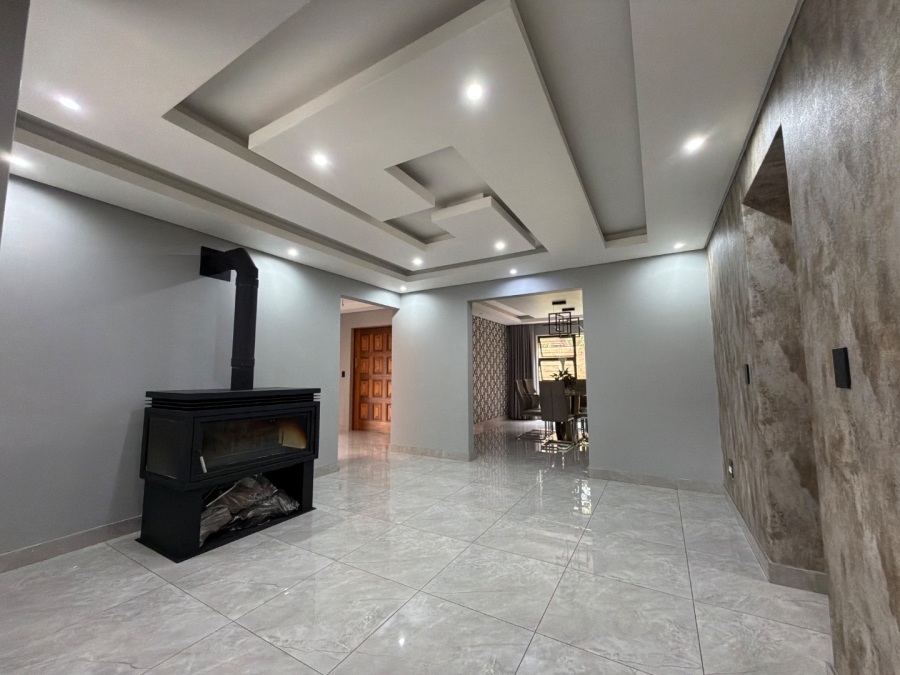 5 Bedroom Property for Sale in Meyersdal Gauteng