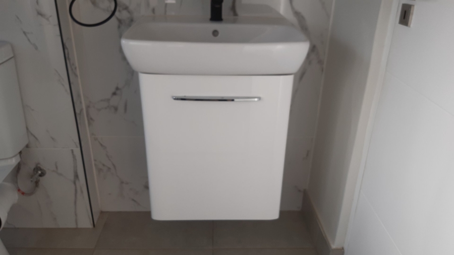 To Let 2 Bedroom Property for Rent in Waterfall Gauteng