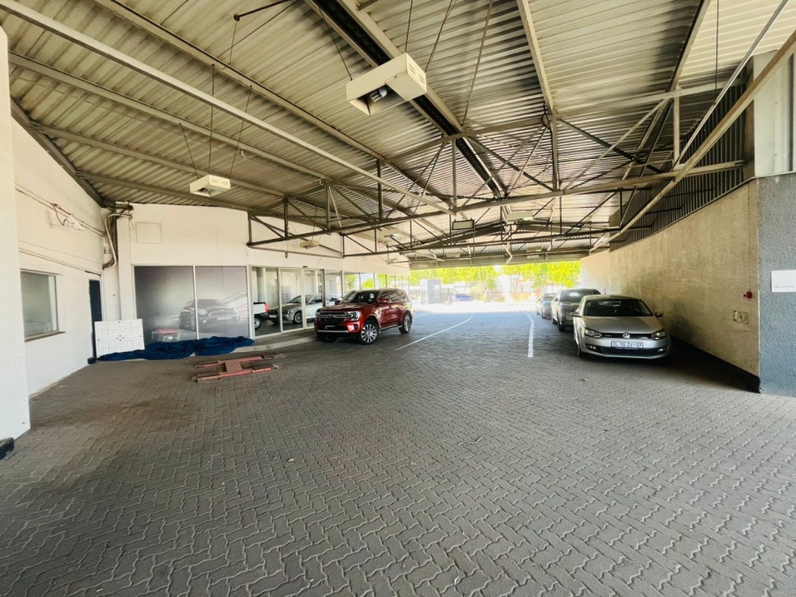 To Let commercial Property for Rent in Randjespark Gauteng