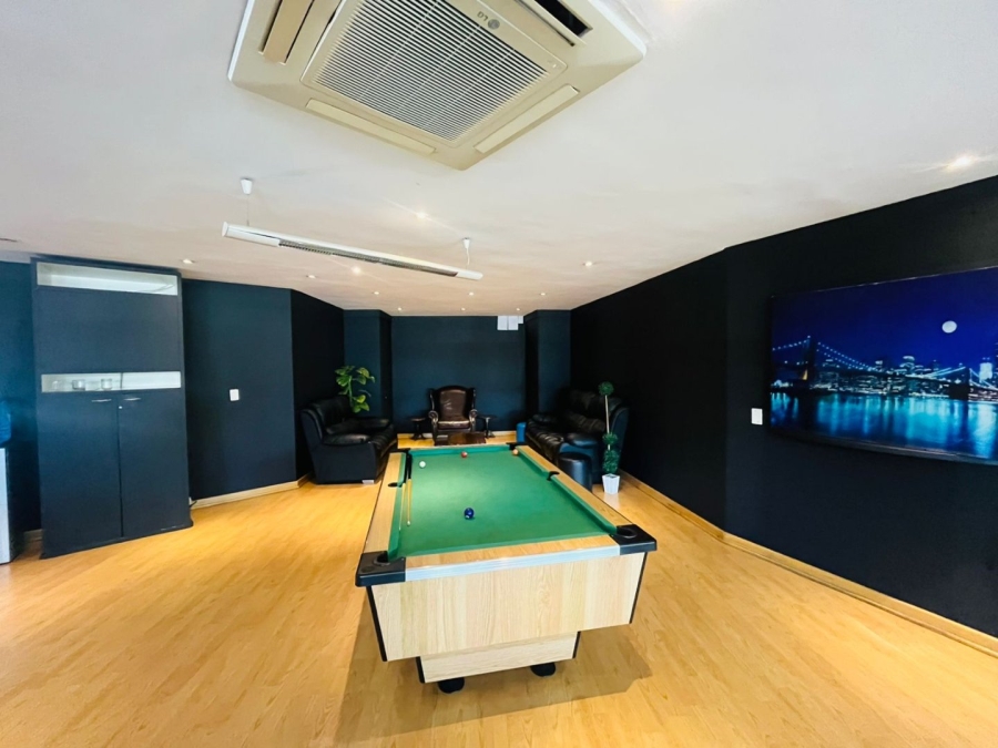 To Let commercial Property for Rent in Randjespark Gauteng