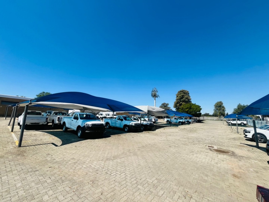 To Let commercial Property for Rent in Randjespark Gauteng