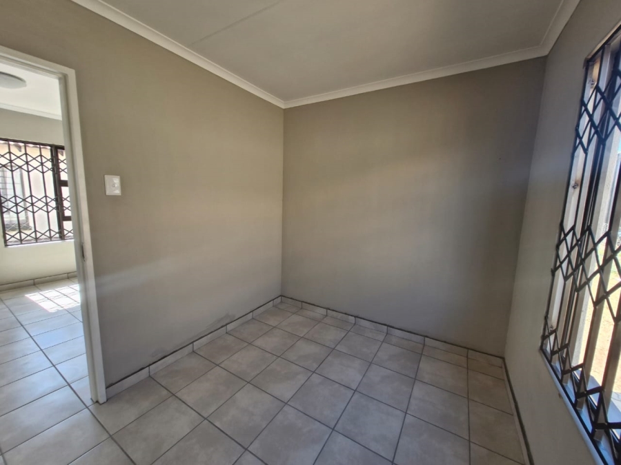 To Let 2 Bedroom Property for Rent in Palm Ridge Gauteng