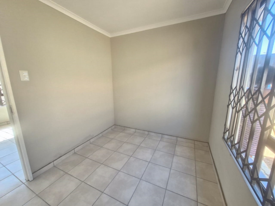 To Let 2 Bedroom Property for Rent in Palm Ridge Gauteng
