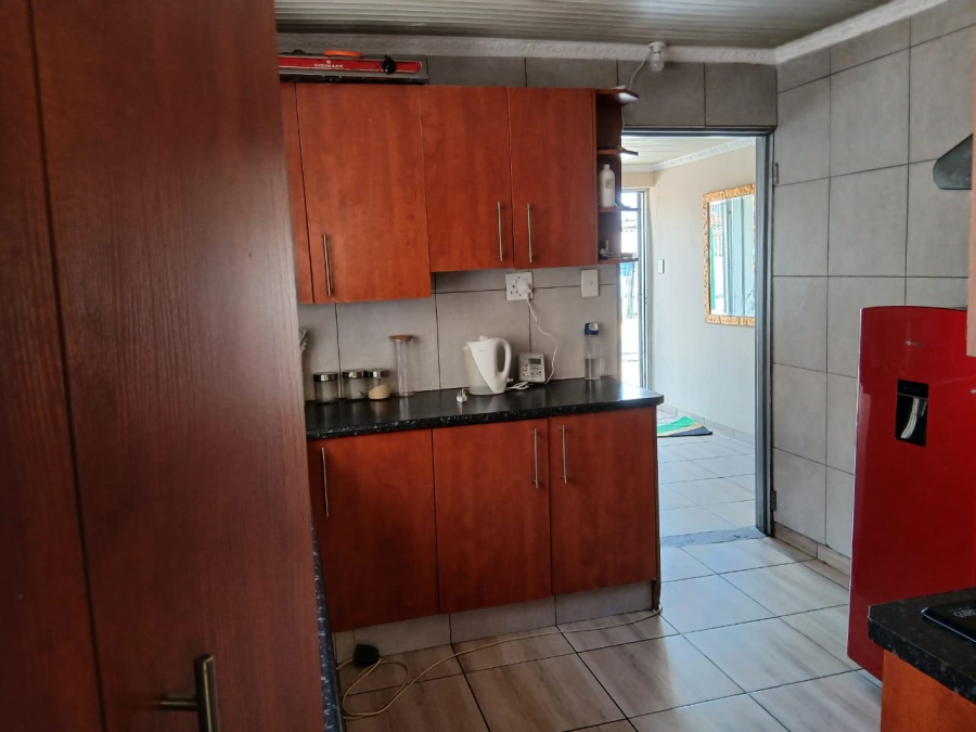 To Let 2 Bedroom Property for Rent in Orlando West Gauteng