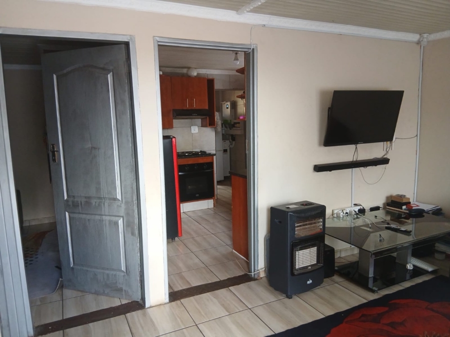 To Let 2 Bedroom Property for Rent in Orlando West Gauteng