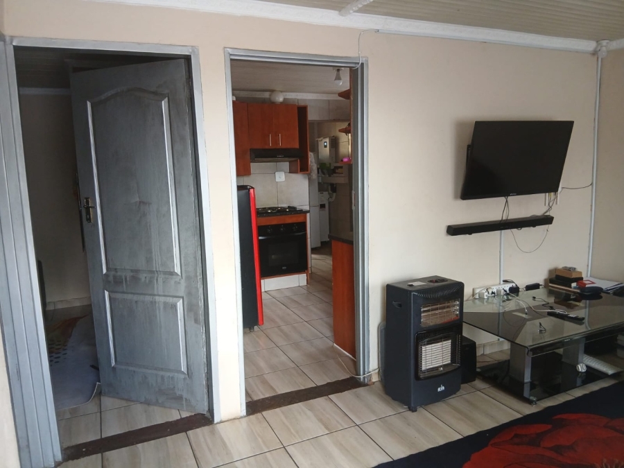 To Let 2 Bedroom Property for Rent in Orlando West Gauteng