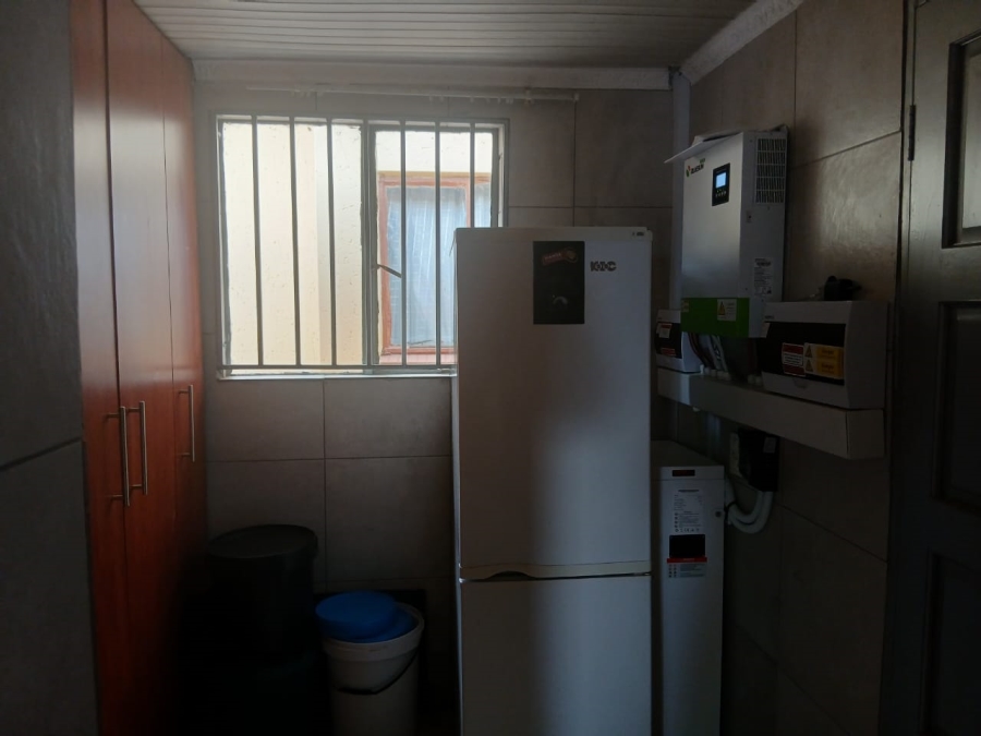 To Let 2 Bedroom Property for Rent in Orlando West Gauteng