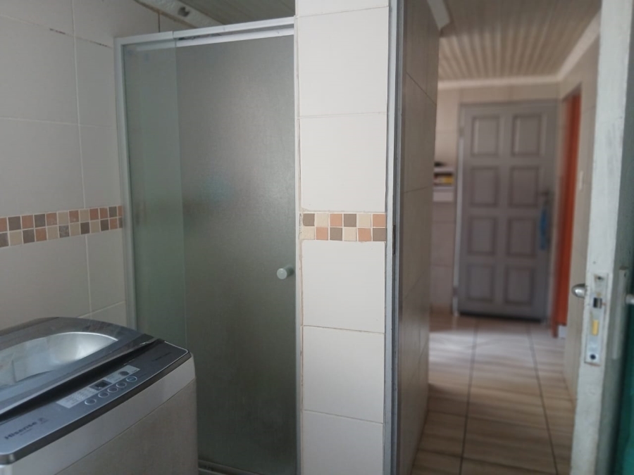 To Let 2 Bedroom Property for Rent in Orlando West Gauteng