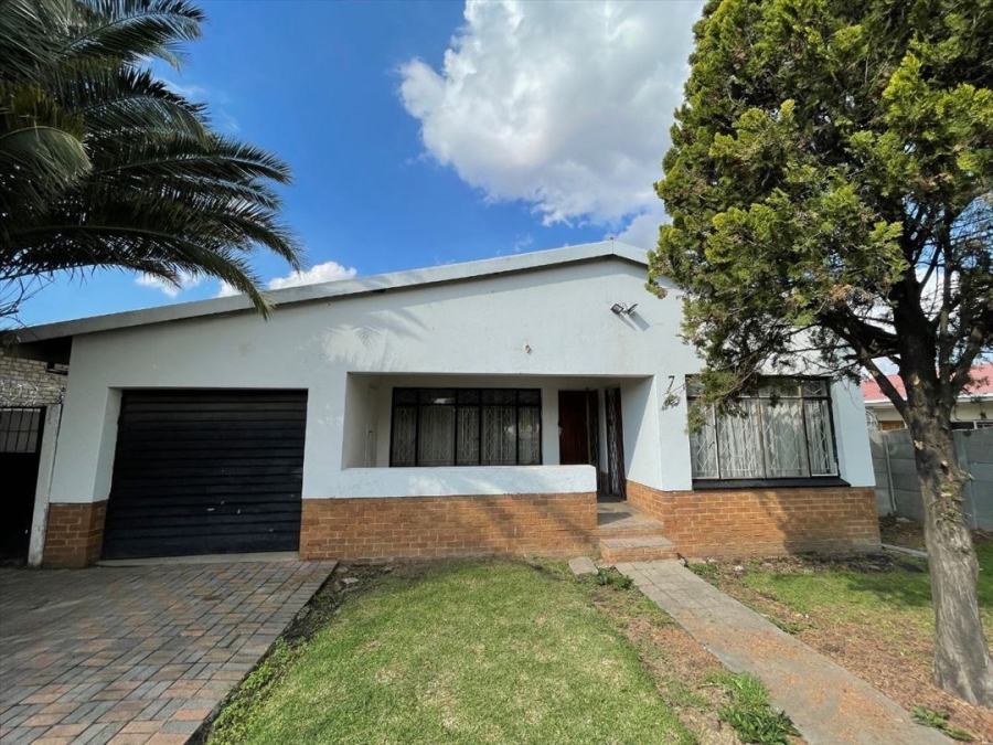 4 Bedroom Property for Sale in Reigerpark Gauteng