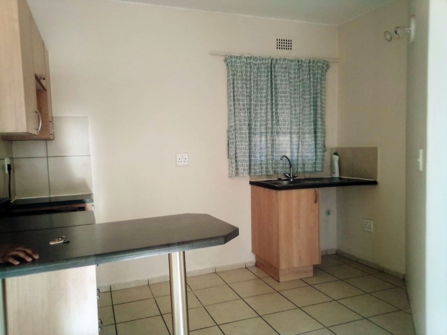 To Let 1 Bedroom Property for Rent in Fairlead Gauteng