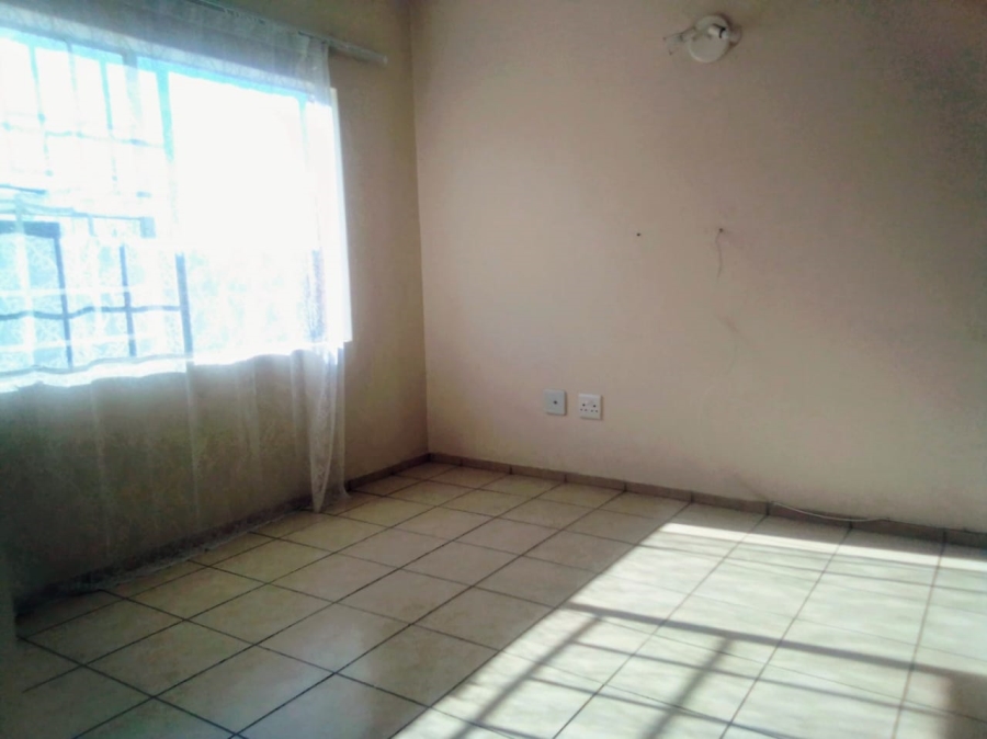To Let 1 Bedroom Property for Rent in Fairlead Gauteng