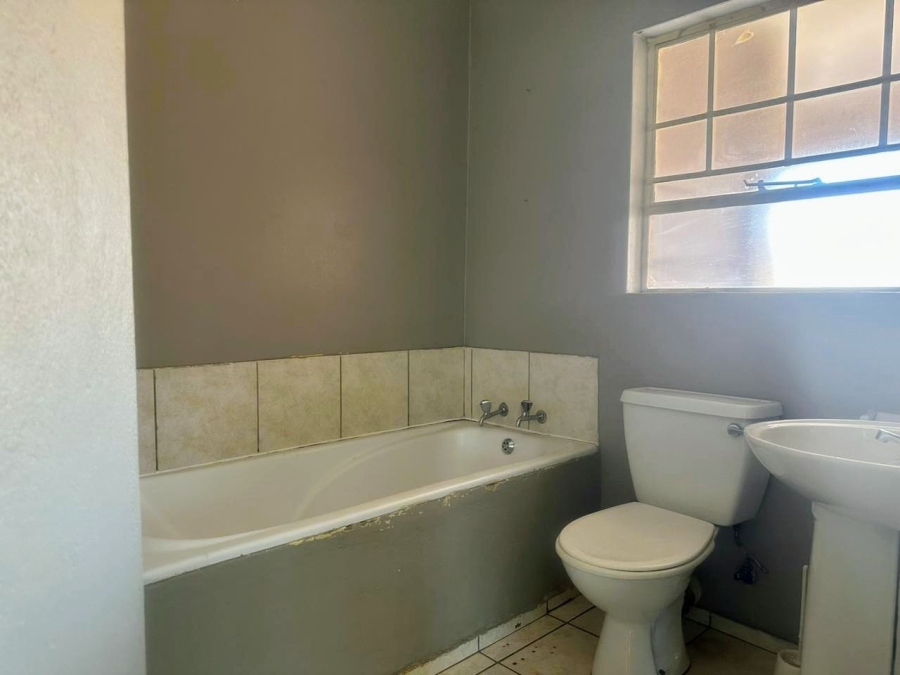 To Let 1 Bedroom Property for Rent in Fairlead Gauteng