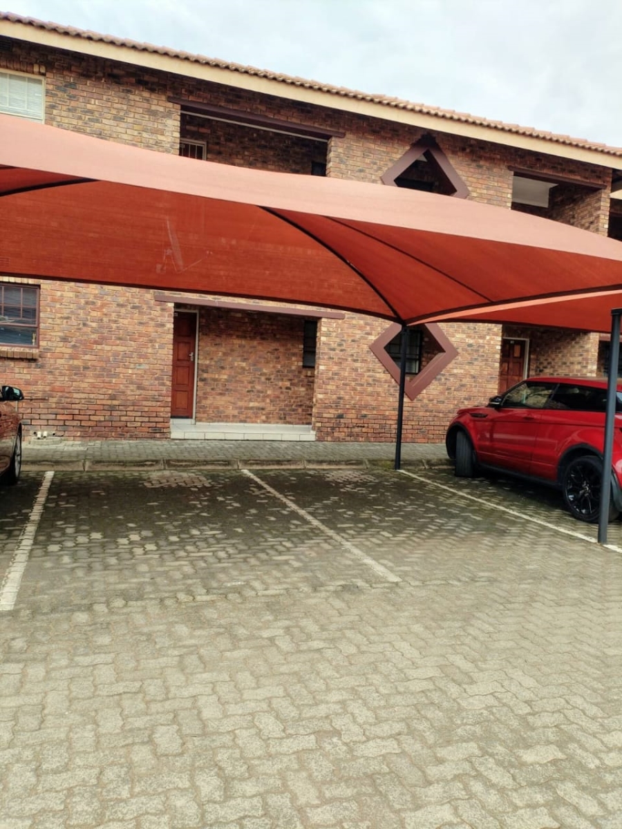 To Let 1 Bedroom Property for Rent in Fairlead Gauteng