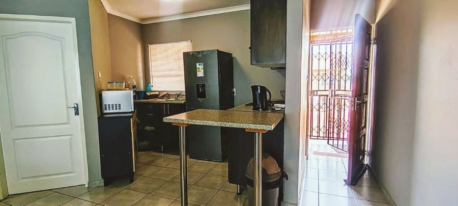 To Let 1 Bedroom Property for Rent in Crystal Park Gauteng