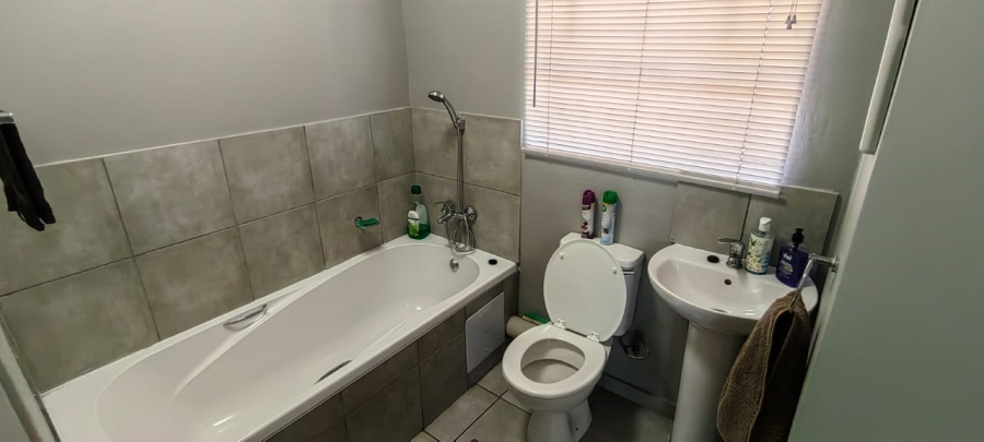 To Let 1 Bedroom Property for Rent in Crystal Park Gauteng