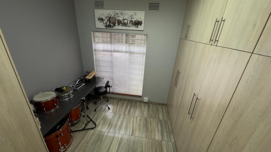 3 Bedroom Property for Sale in Clubview West Gauteng