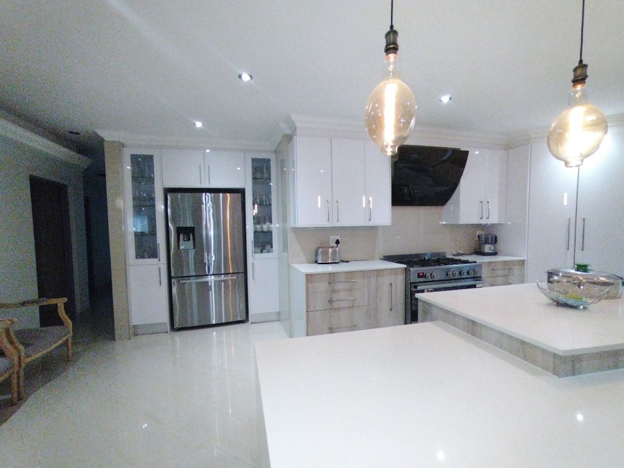 To Let 6 Bedroom Property for Rent in Fourways Gauteng