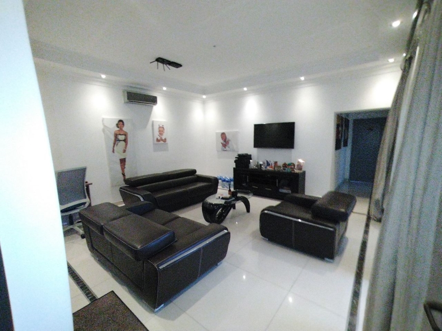 To Let 6 Bedroom Property for Rent in Fourways Gauteng