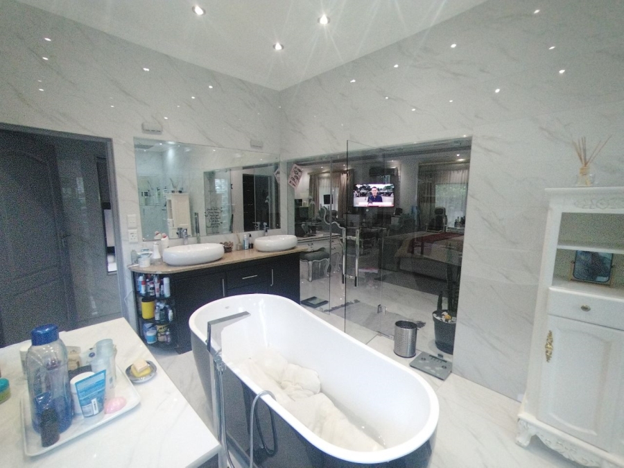 To Let 6 Bedroom Property for Rent in Fourways Gauteng