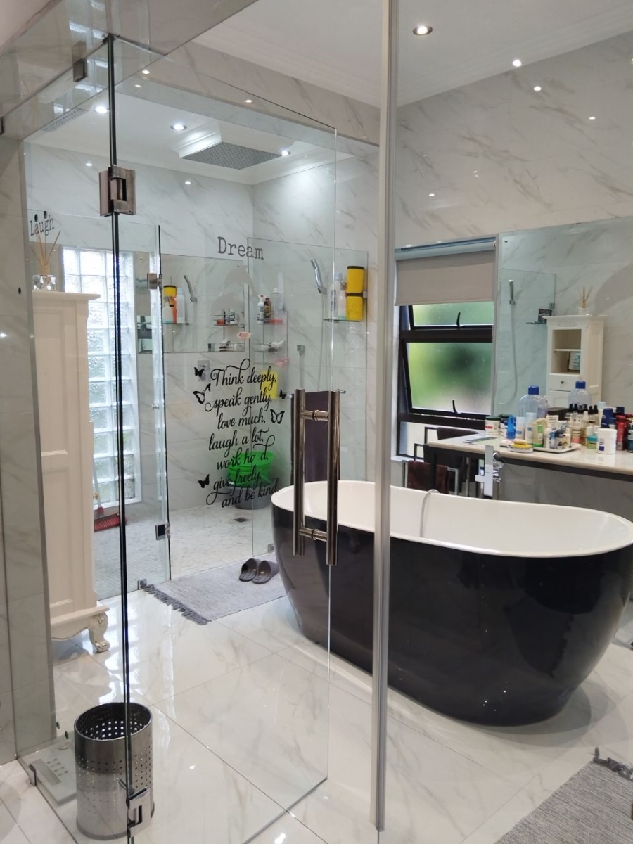 To Let 6 Bedroom Property for Rent in Fourways Gauteng