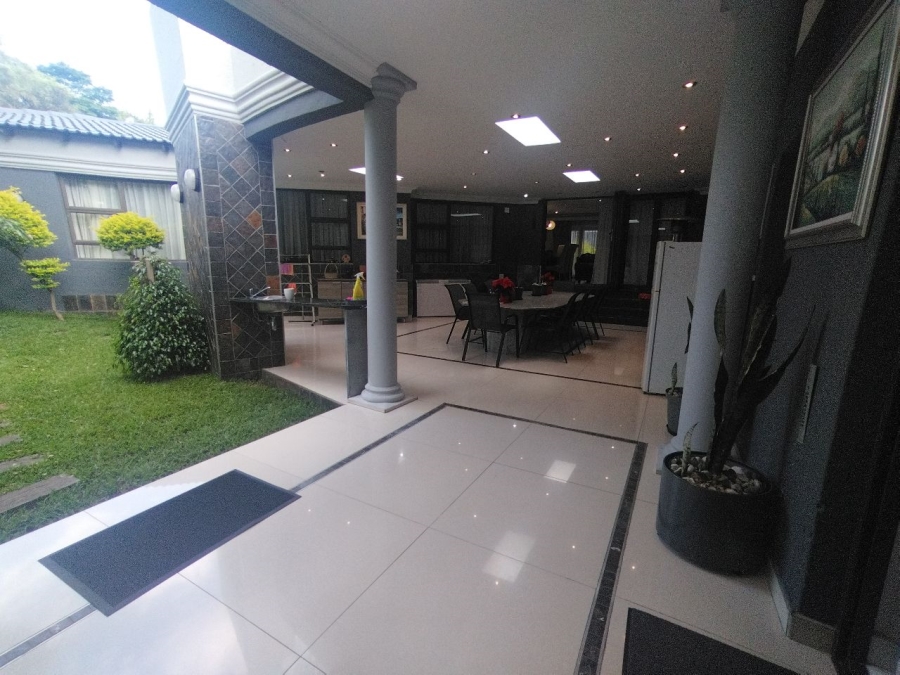 To Let 6 Bedroom Property for Rent in Fourways Gauteng