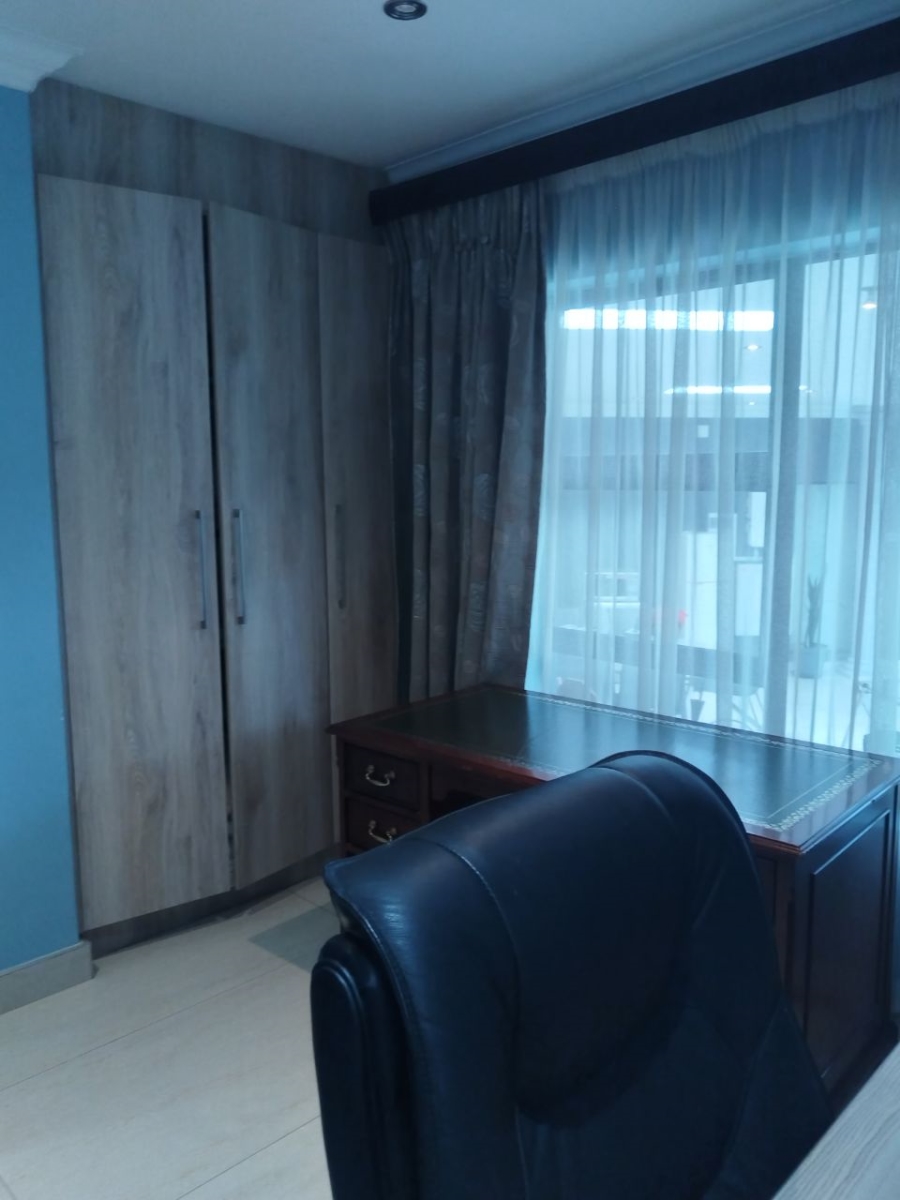 To Let 6 Bedroom Property for Rent in Fourways Gauteng