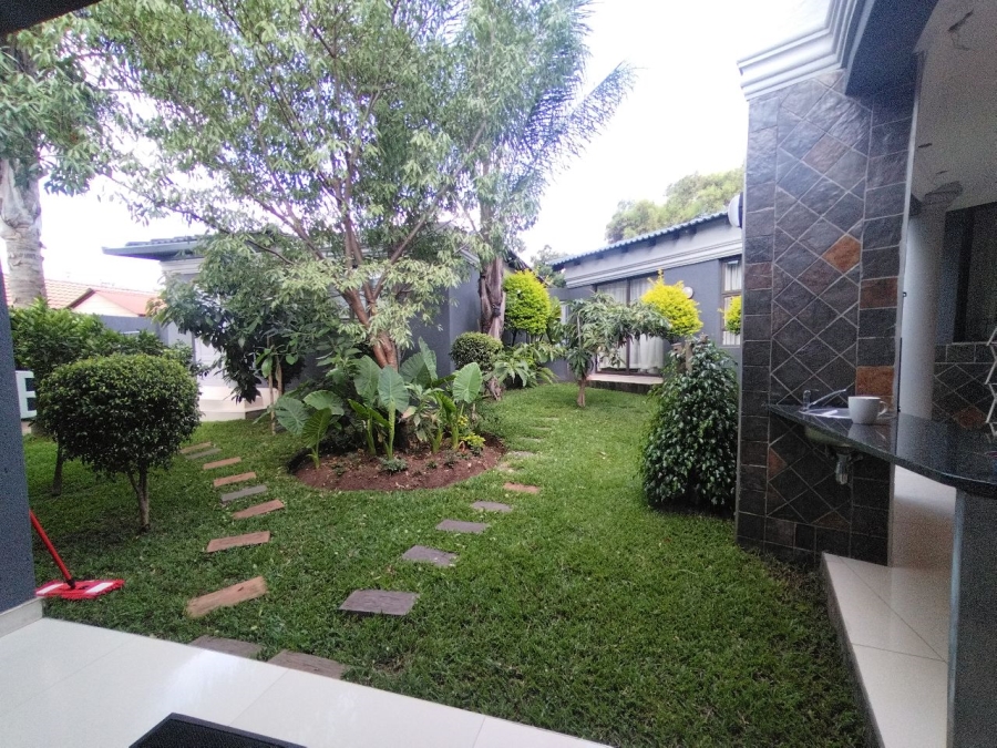 To Let 6 Bedroom Property for Rent in Fourways Gauteng