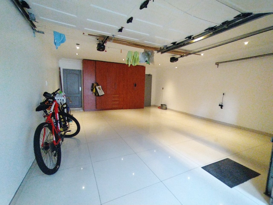 To Let 6 Bedroom Property for Rent in Fourways Gauteng