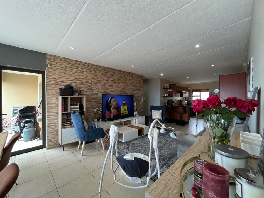 To Let  Bedroom Property for Rent in Bassonia Rock Gauteng