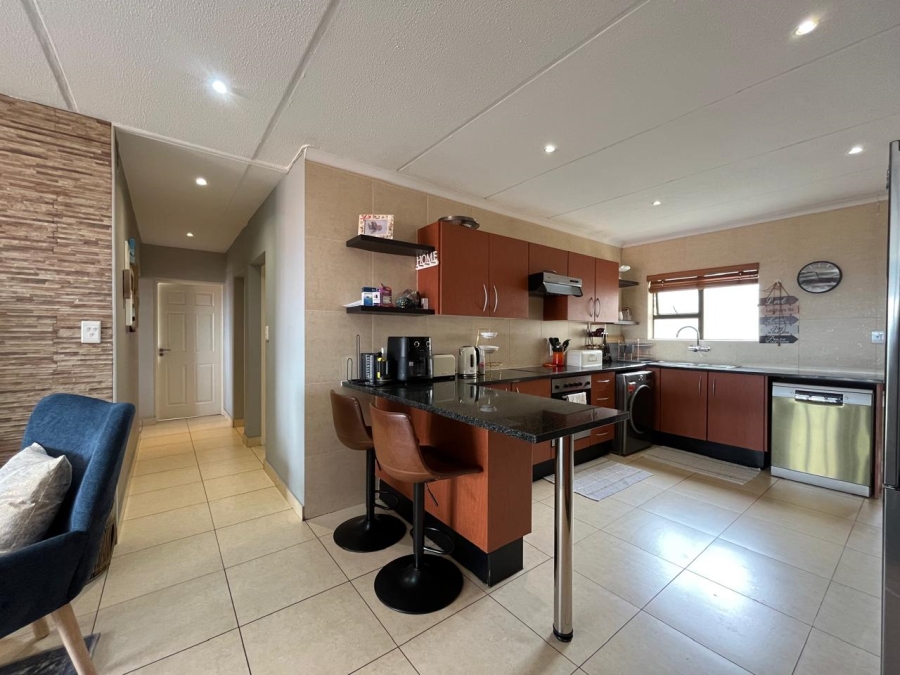 To Let  Bedroom Property for Rent in Bassonia Rock Gauteng