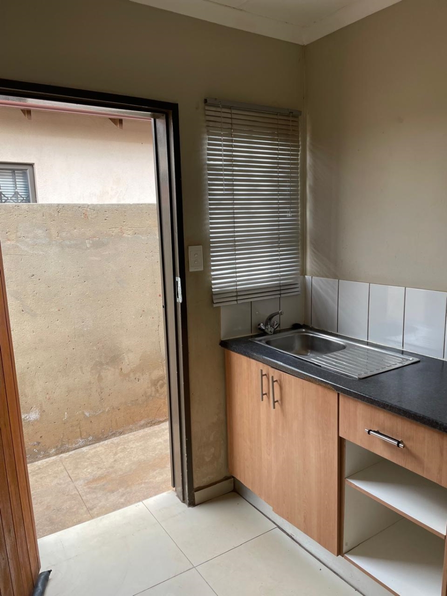To Let 2 Bedroom Property for Rent in Windmill Park Gauteng
