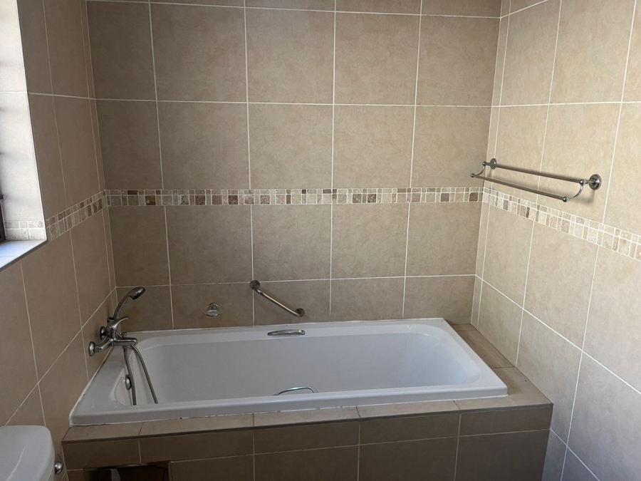 To Let 2 Bedroom Property for Rent in Eldoraigne Gauteng