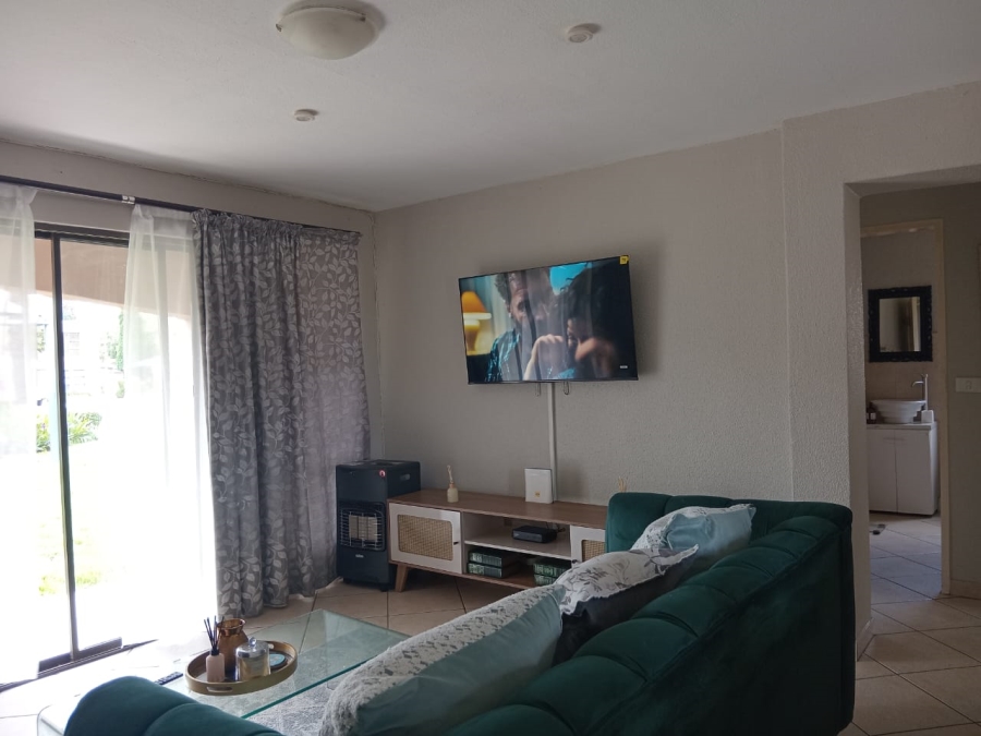 To Let 2 Bedroom Property for Rent in Klipfontein Gauteng