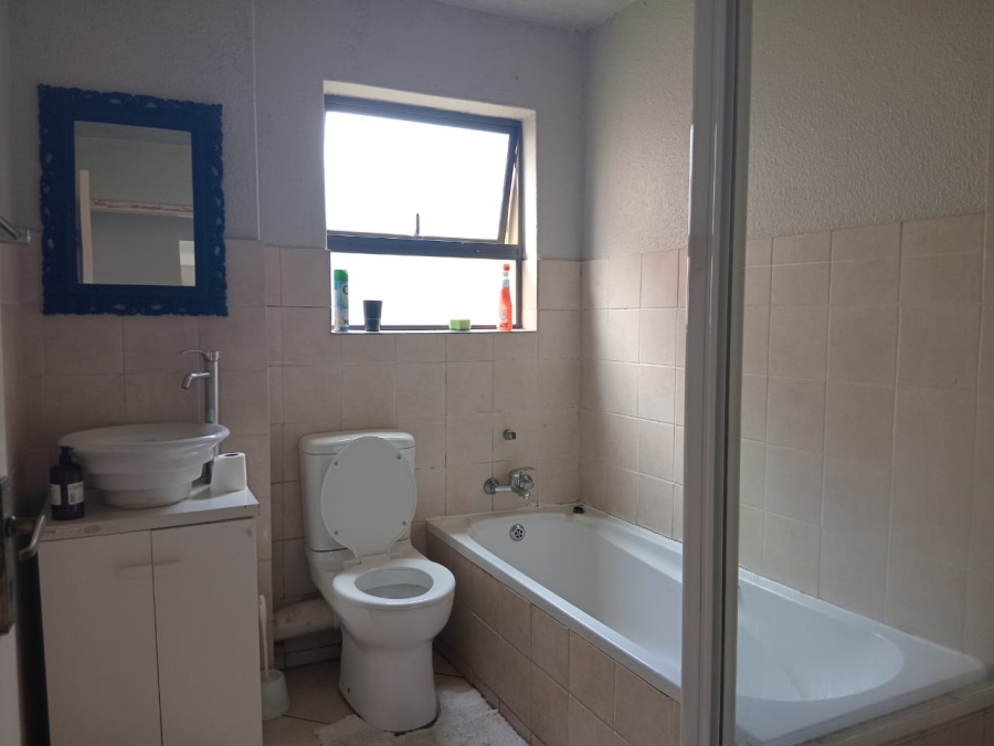 To Let 2 Bedroom Property for Rent in Klipfontein Gauteng