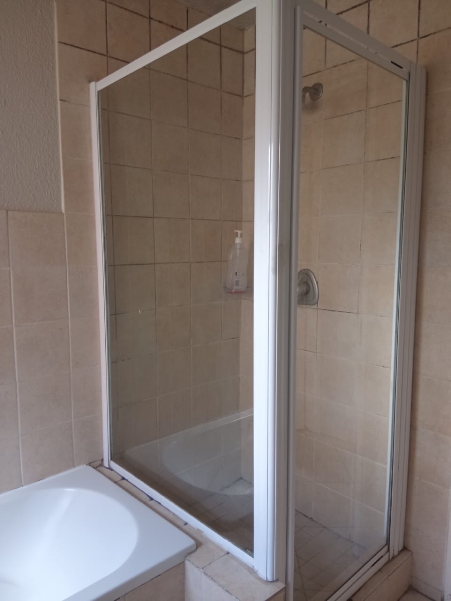To Let 2 Bedroom Property for Rent in Klipfontein Gauteng
