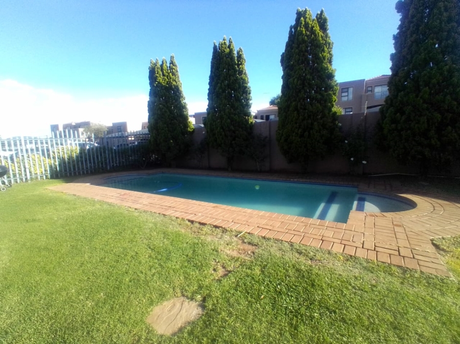 To Let 2 Bedroom Property for Rent in Klipfontein Gauteng