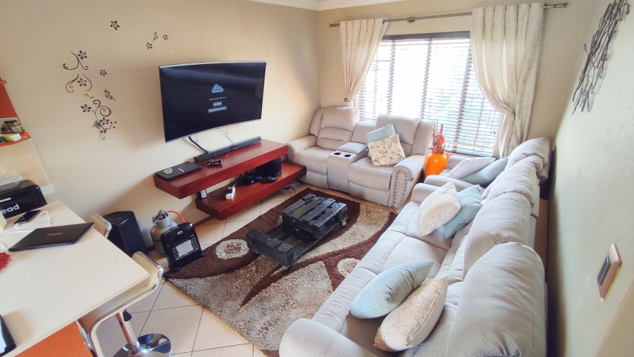 2 Bedroom Property for Sale in Heuwelsig Estate Gauteng