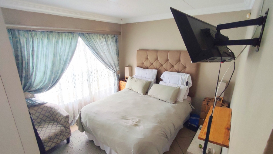 2 Bedroom Property for Sale in Heuwelsig Estate Gauteng